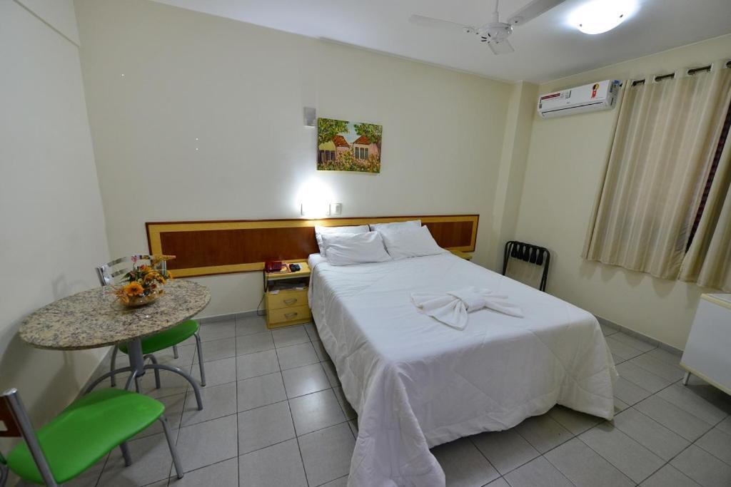 Vind'S Plaza Hotel Caratinga Bagian luar foto