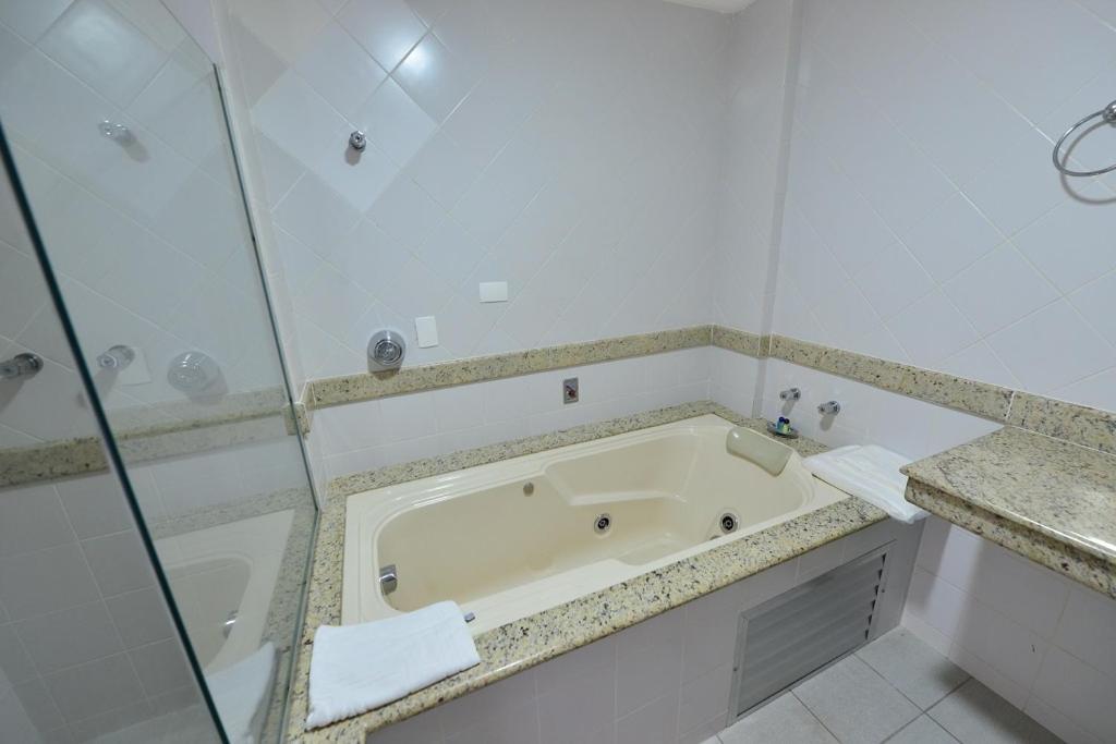 Vind'S Plaza Hotel Caratinga Bagian luar foto